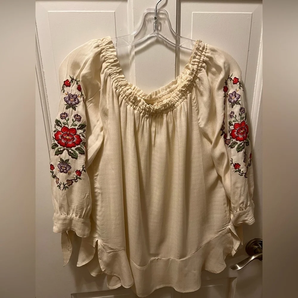 Democracy brand blouse size M